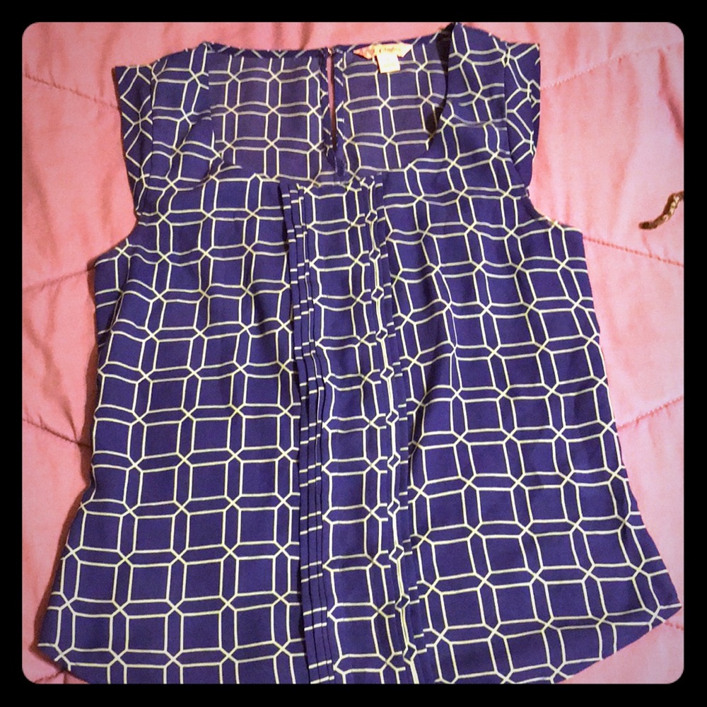 Patterned business casual shirt